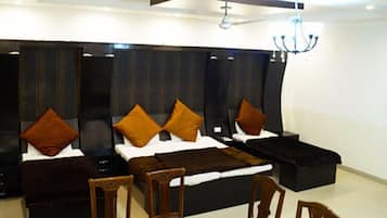 Desk, rollaway beds, free WiFi