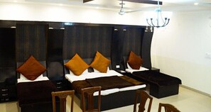 Desk, rollaway beds, free WiFi - Hotel Shiraz Continental (Amritsar)