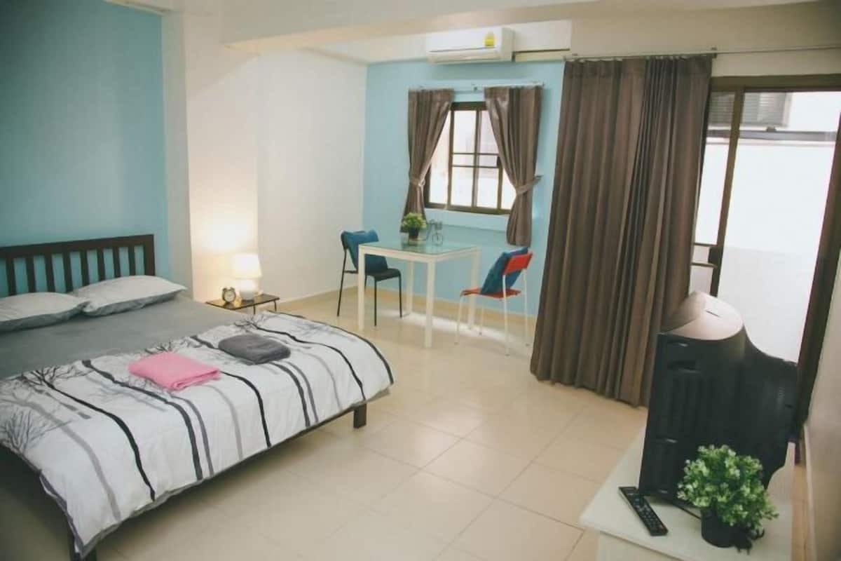 Desk, rollaway beds (surcharge), WiFi (free), bed sheets