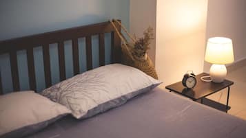 Escritorio, camas extra, wifi gratis y ropa de cama