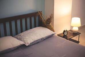 Desk, rollaway beds, free WiFi, bed sheets - Baan Romdee (Pak Kret)