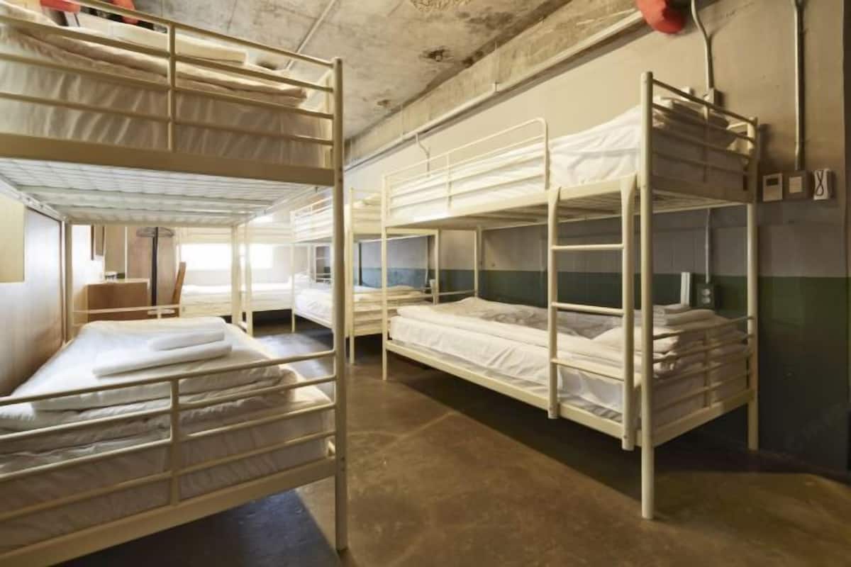 Literie hypoallergénique, surmatelas, coffres-forts dans les chambres