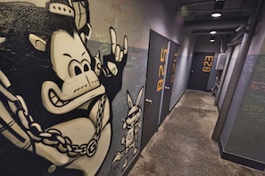 Hallway - G Guesthouse Itaewon In Seoul  - Hostel (Seoul)