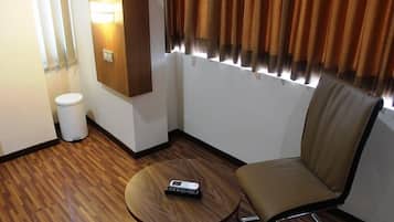 Habitación ejecutiva | Escritorio, camas extra y wifi gratis