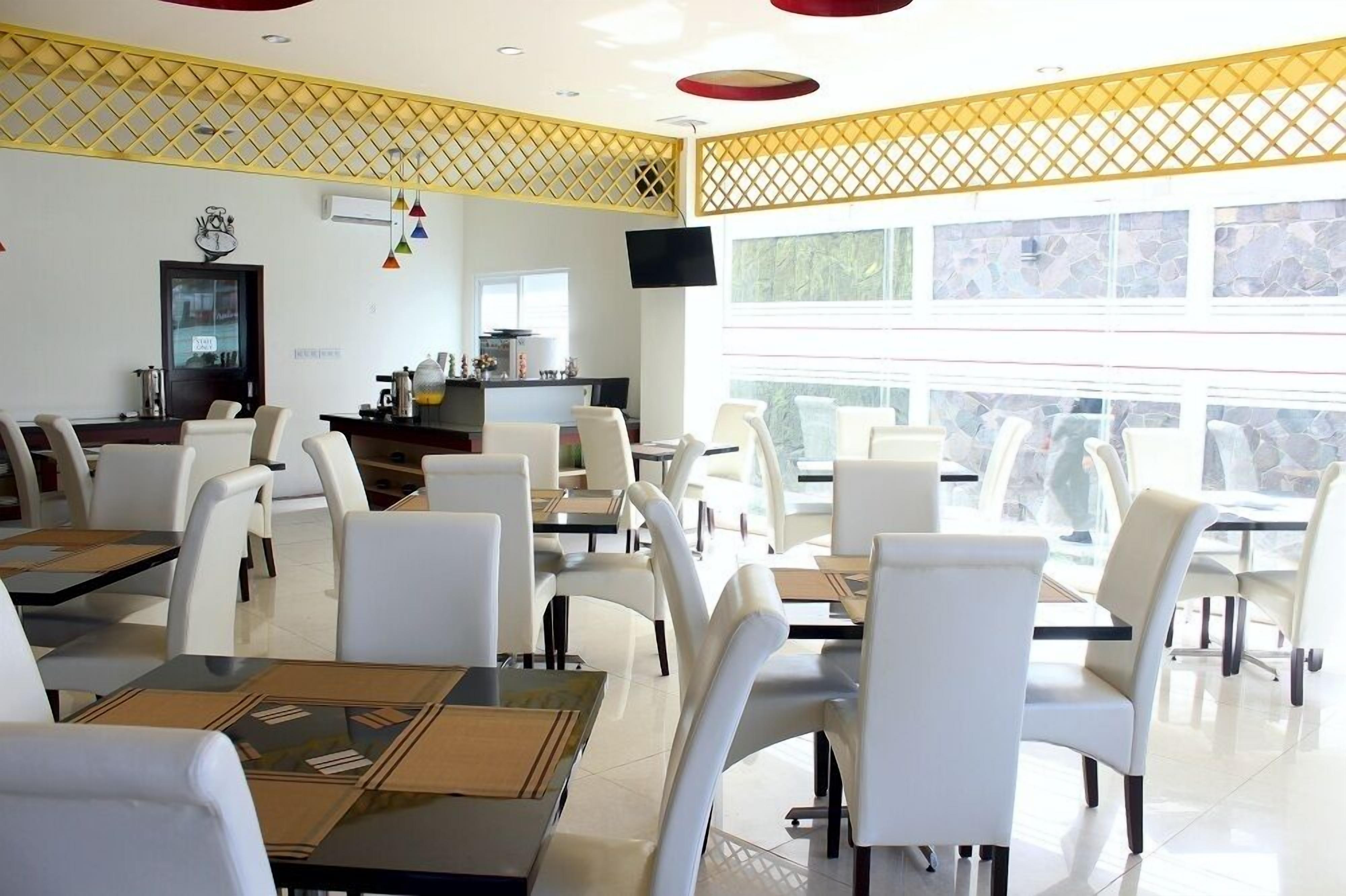 Breakfast, lunch, dinner served; international cuisine 