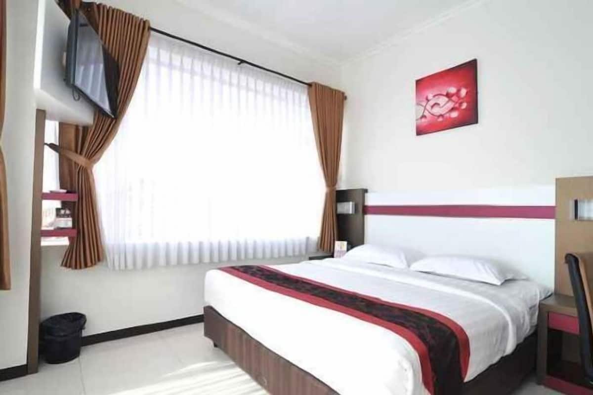 Bàn, giường gấp/giường phụ (phụ phí)