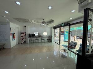 Reception - Bed by Boat Hotel & Apartment (Nonthaburi)