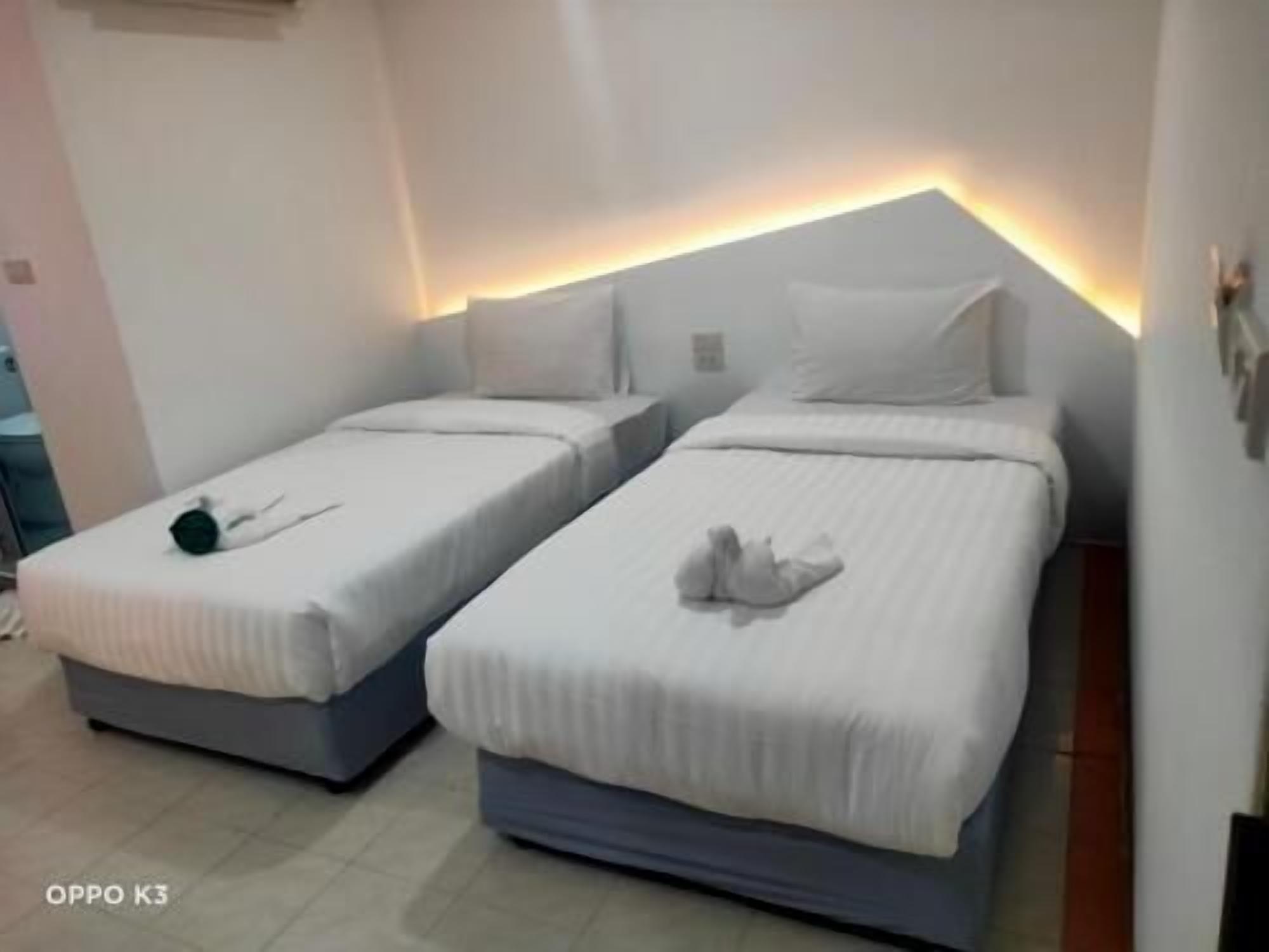 Kostenlose Minibar, Zimmersafe, individuell dekoriert, Schreibtisch