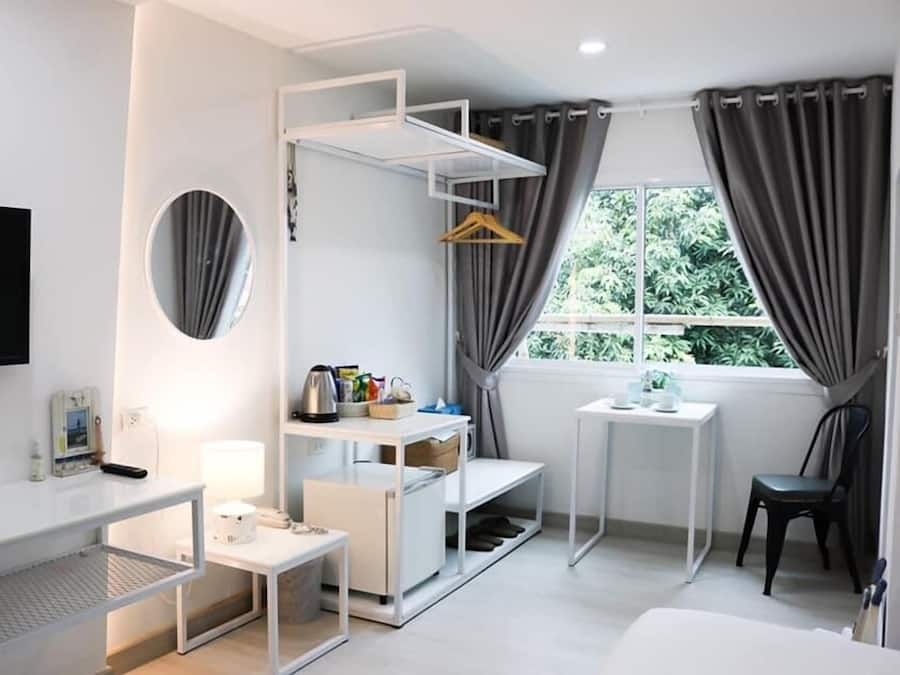 Een gratis minibar, een kluis op de kamer, individueel gedecoreerd