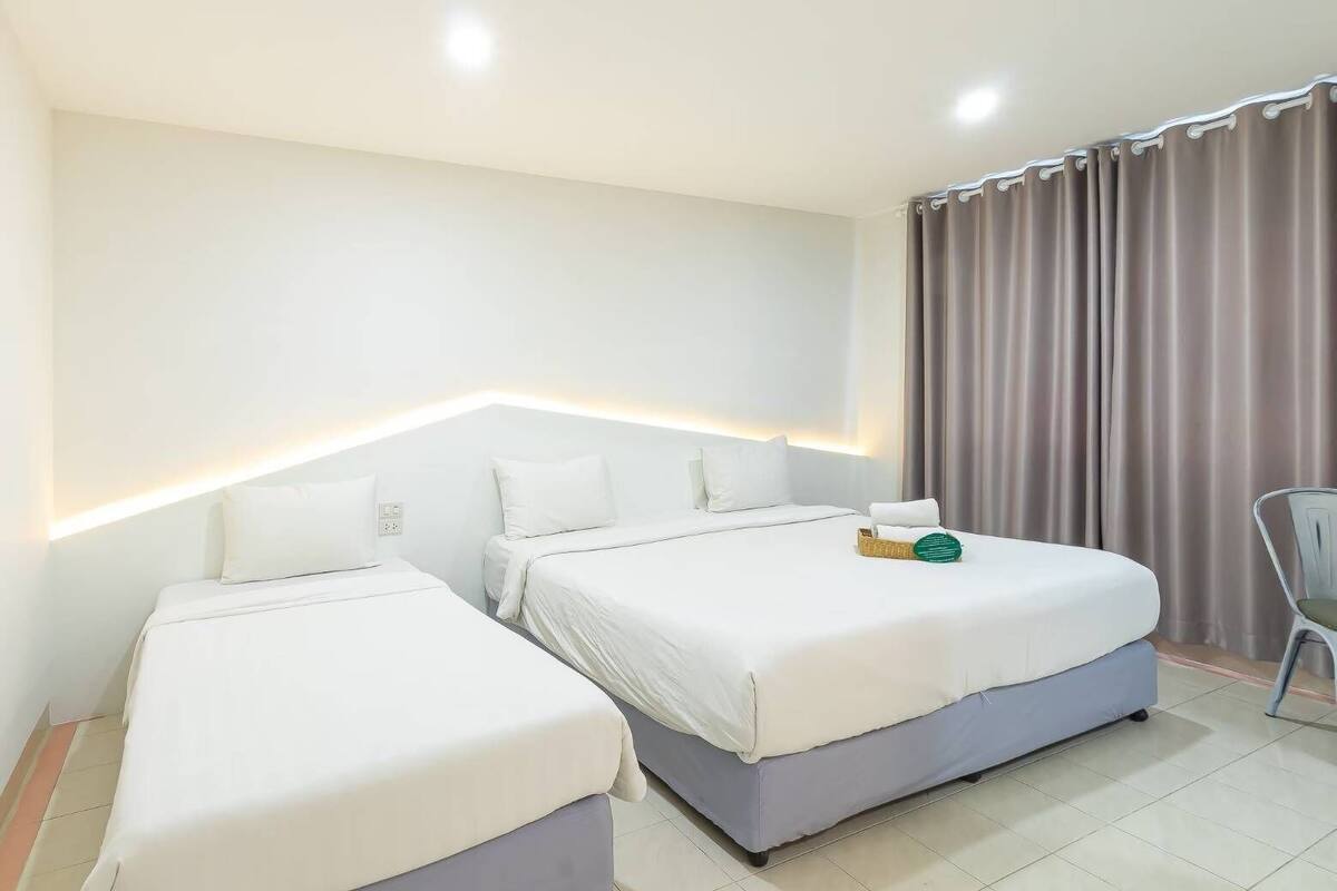 Artículos del minibar gratis y caja de seguridad en la habitación