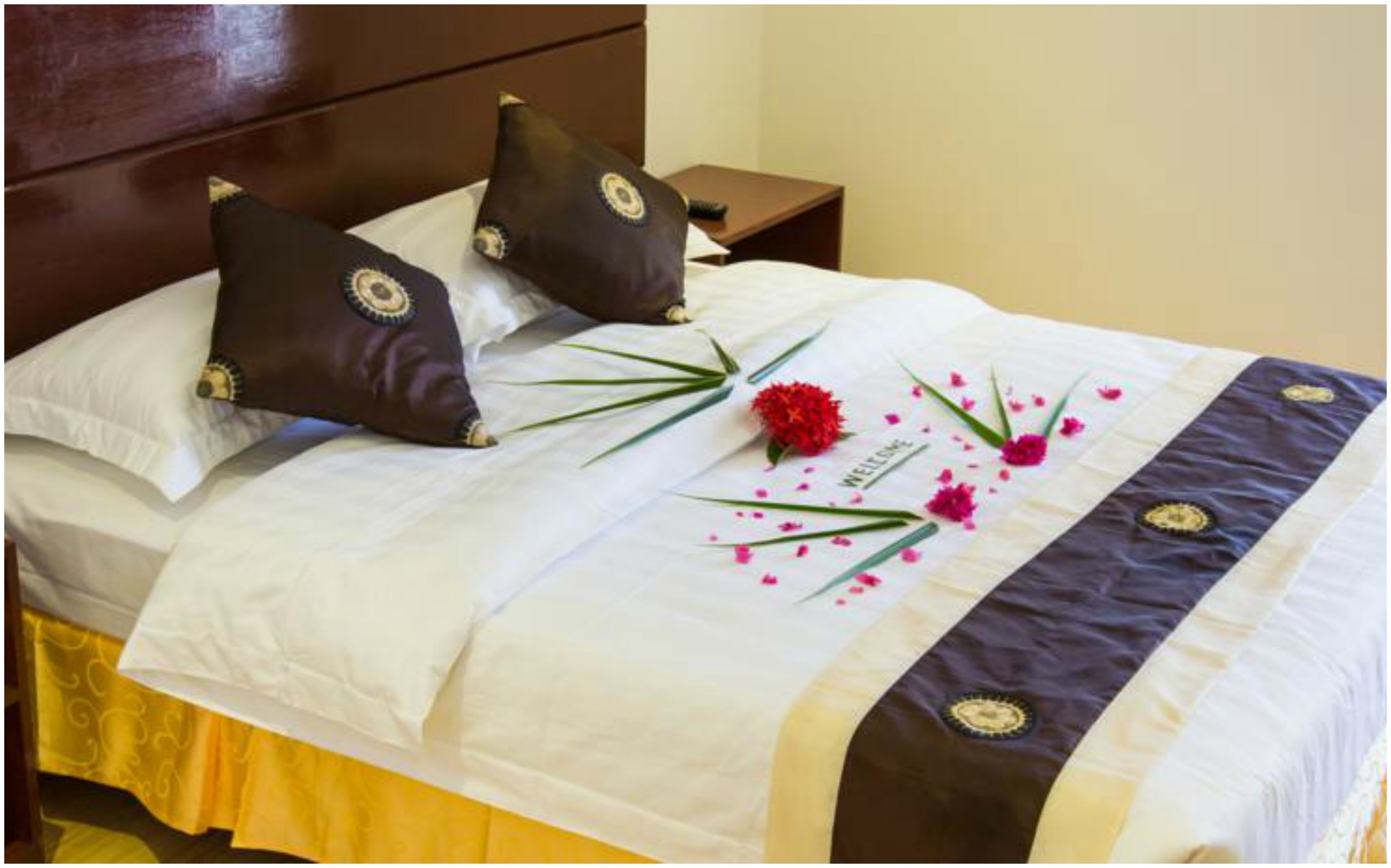 deluxe double room, balcony, partial sea view | 1 bedroom, minibar, in-room safe, individually furnished