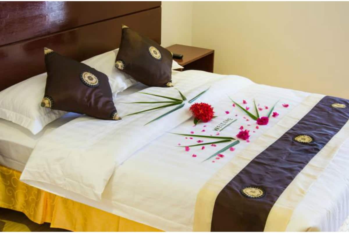 deluxe double room, balcony, partial sea view | 1 bedroom, minibar, in-room safe, individually furnished