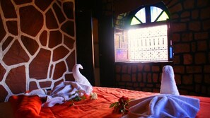 Habitación estándar con 1 cama doble o 2 individuales, 1 cama doble, baño privado | Ropa de cama de alta calidad, caja fuerte, sistema de insonorización