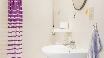 Shower, towels