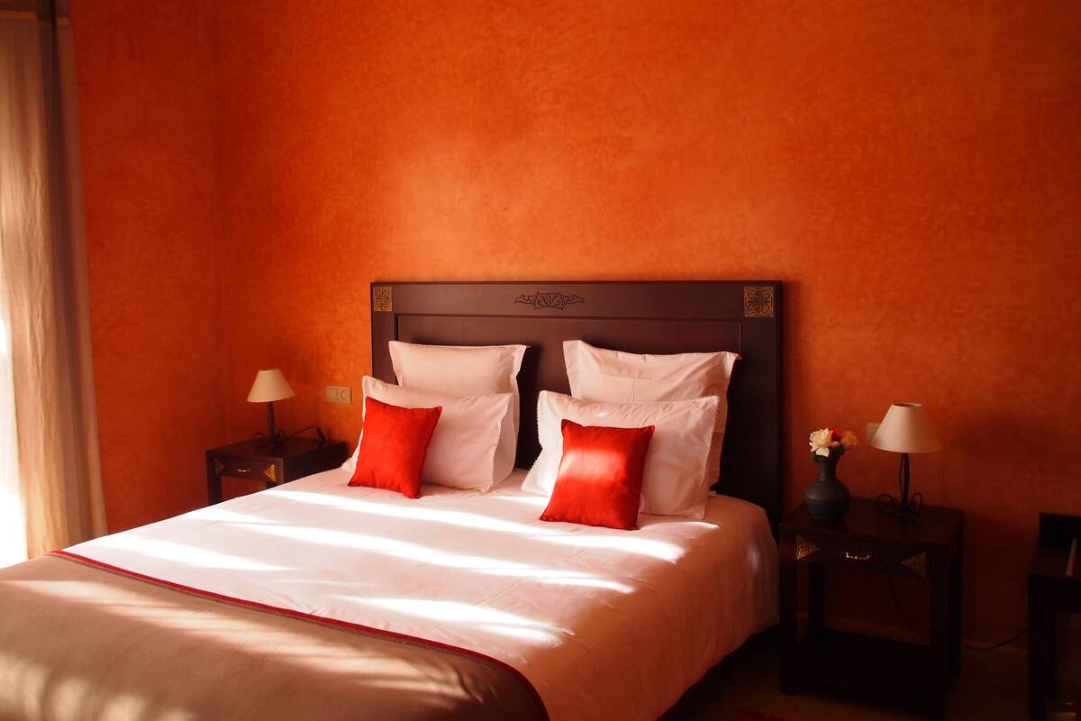 Premium bedding, in-room safe, desk, soundproofing