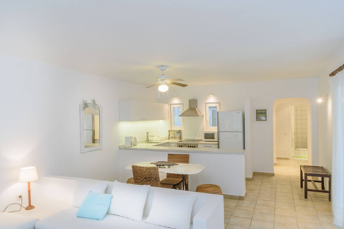 Suite, 2 soverom | Oppholdsområde | LED-TV
