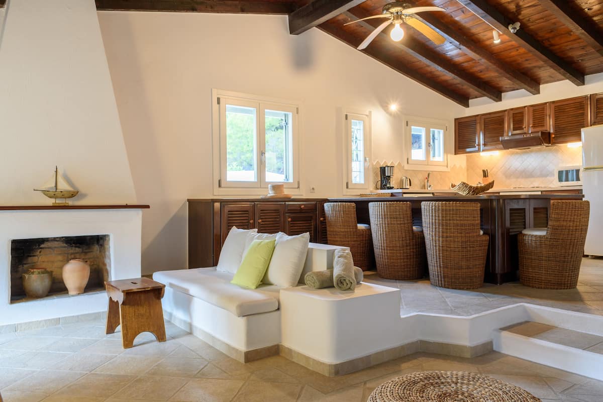 villa, 2 bedrooms, sea view | private kitchen | fridge, stovetop, coffee/tea maker, electric kettle