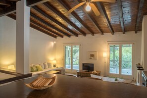 Villa, 2 camere da letto, vista mare | Area soggiorno | TV LED