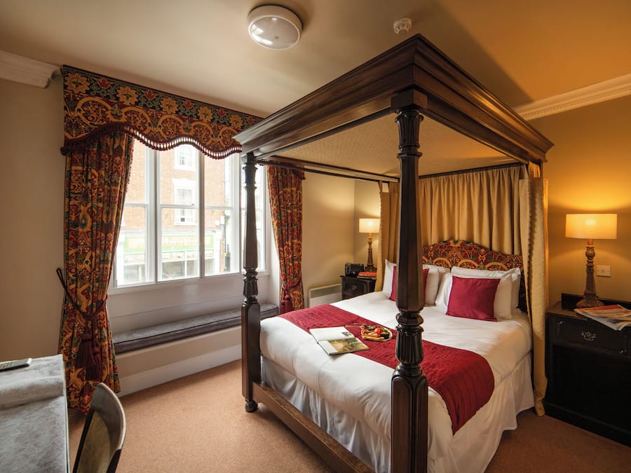 Red Lion Four Poster | Desk, iron/ironing board, bed sheets