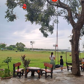 32 吋平面電視連有線電視頻道、電視