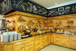 Free daily buffet breakfast