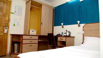 Premium bedding, in-room safe, desk, iron/ironing board