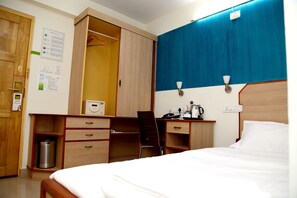 Double Room single occupancy | Premium bedding, in-room safe, desk, iron/ironing board