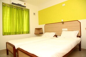 Premium bedding, in-room safe, desk, iron/ironing board