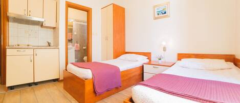 Bureau, chambres insonorisées, Wi-Fi gratuit