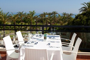 6 间餐厅，供应早餐、午餐和晚餐，国际美食