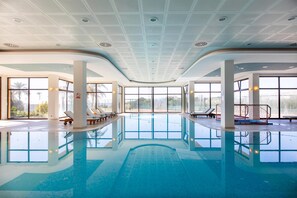 Indoor pool, outdoor pool, pool umbrellas, pool loungers - Asteria Family Resort Belek (Ex. Aquaworld Belek) (Serik)