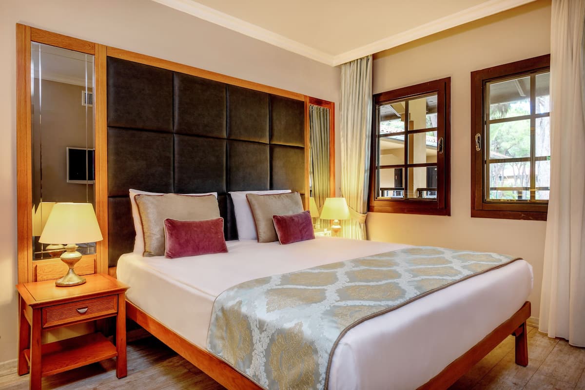 Nature Family Room | Free minibar items, in-room safe, soundproofing, free WiFi