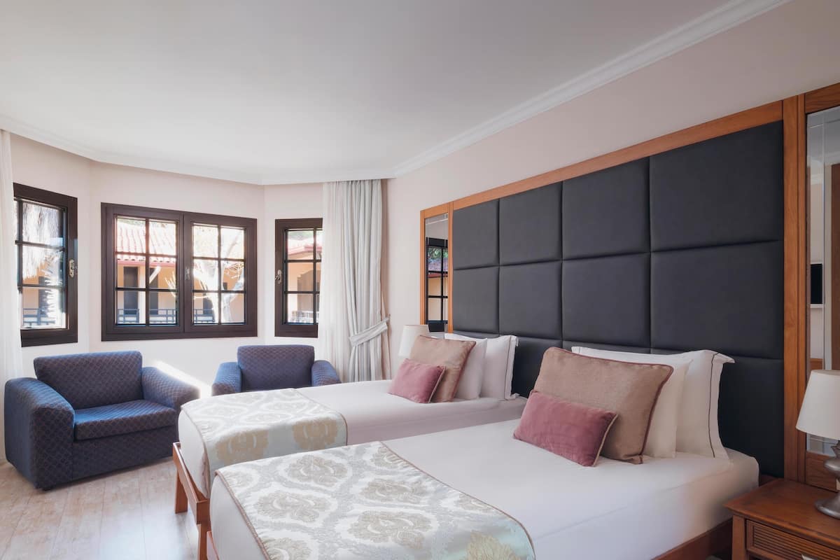 Nature Family Superior Room | Free minibar items, in-room safe, soundproofing, free WiFi