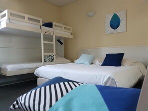 Bureau, chambres insonorisées, lits bébé (gratuits), Wi-Fi gratuit