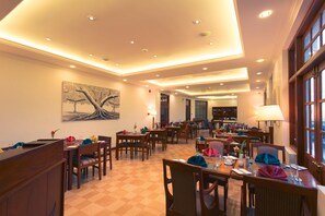 Lunch and dinner served, international cuisine - Heaven Seven Nuwara Eliya (Nuwara Eliya)