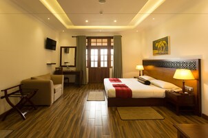 Deluxe Double Room, 1 Bedroom, Balcony | Premium bedding, desk, blackout drapes, iron/ironing board