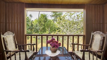 Kabin, 1 Tempat Tidur King, pemandangan kebun, area taman | Pemandangan balkon