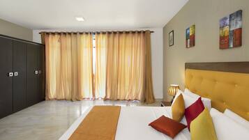 Superior Room, 1 Bedroom, Balcony | 1 bedroom, in-room safe, desk, soundproofing