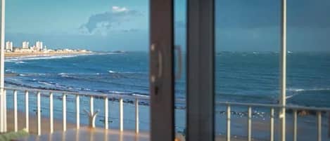 Camera doppia, vista mare | Una scrivania, tende oscuranti, ferro/asse da stiro, Wi-Fi gratuito