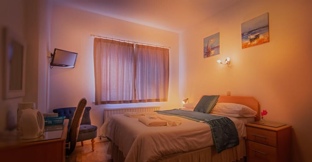 Classic Double Room | Desk, blackout curtains, iron/ironing board, free WiFi