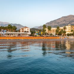 Playa privada, camastros, sombrillas y toallas de playa
