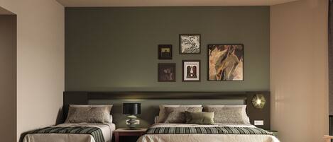 Minibar, coffres-forts dans les chambres, bureau