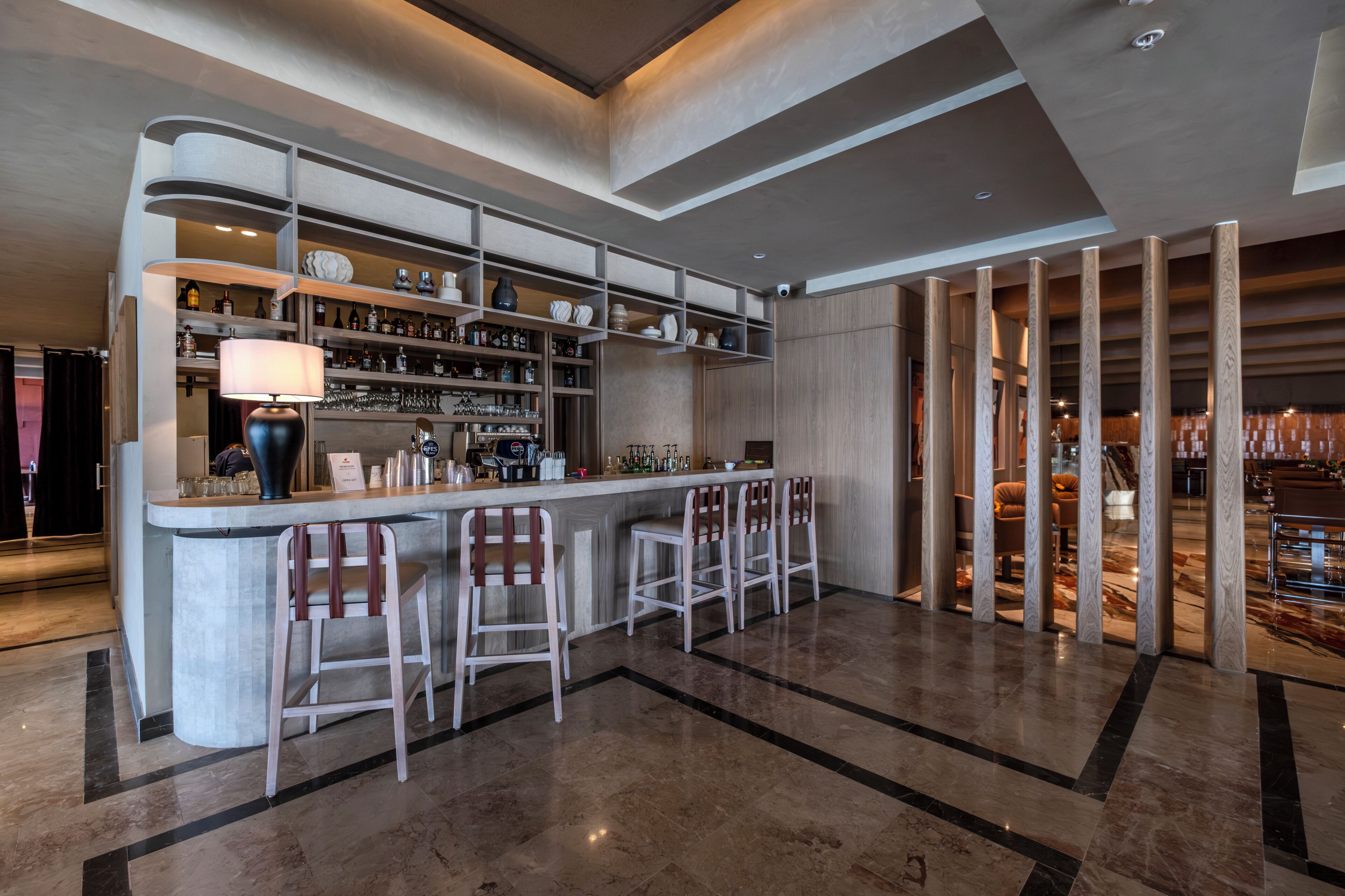 Bar (trong khuôn viên)
