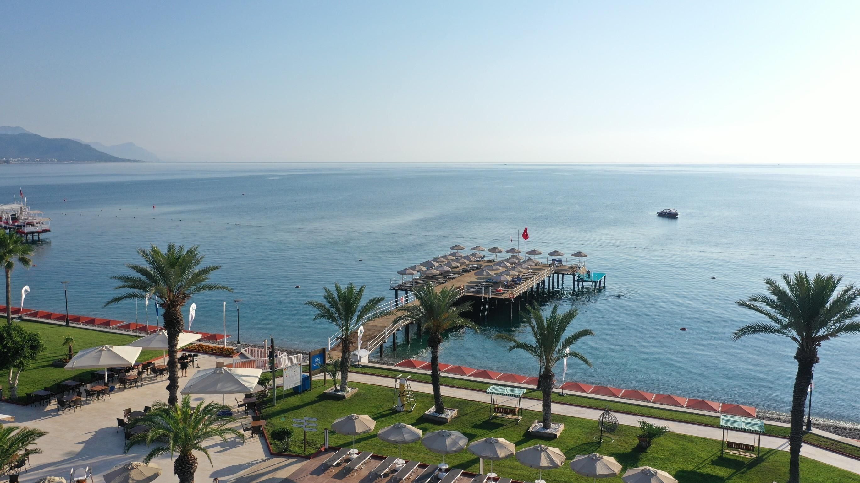 Private beach, sun loungers, beach umbrellas, beach towels