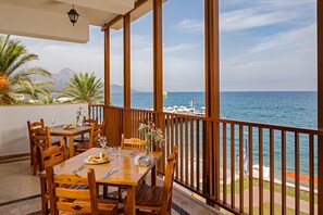 3 restaurants, breakfast, lunch, dinner served; Asian cuisine