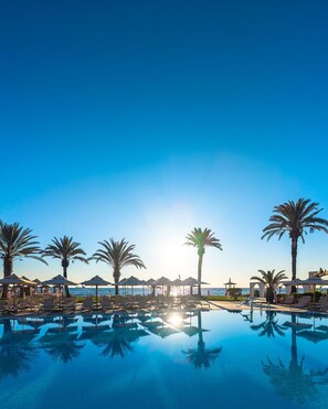 2 outdoor pools, pool umbrellas, sun loungers - Corendon Hydros Club Kemer (Kemer)