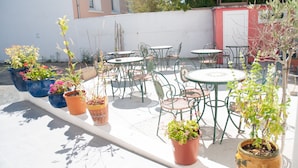 Terrace/patio - Hôtel Les Rosiers (La Rochelle)