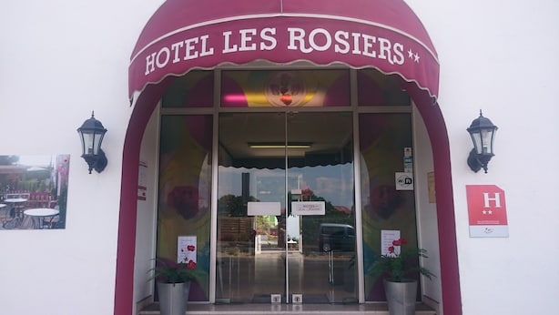 Front of property - Hôtel Les Rosiers (La Rochelle)