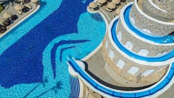 Sæsonbestemt udendørs pool, parasoller, liggestole