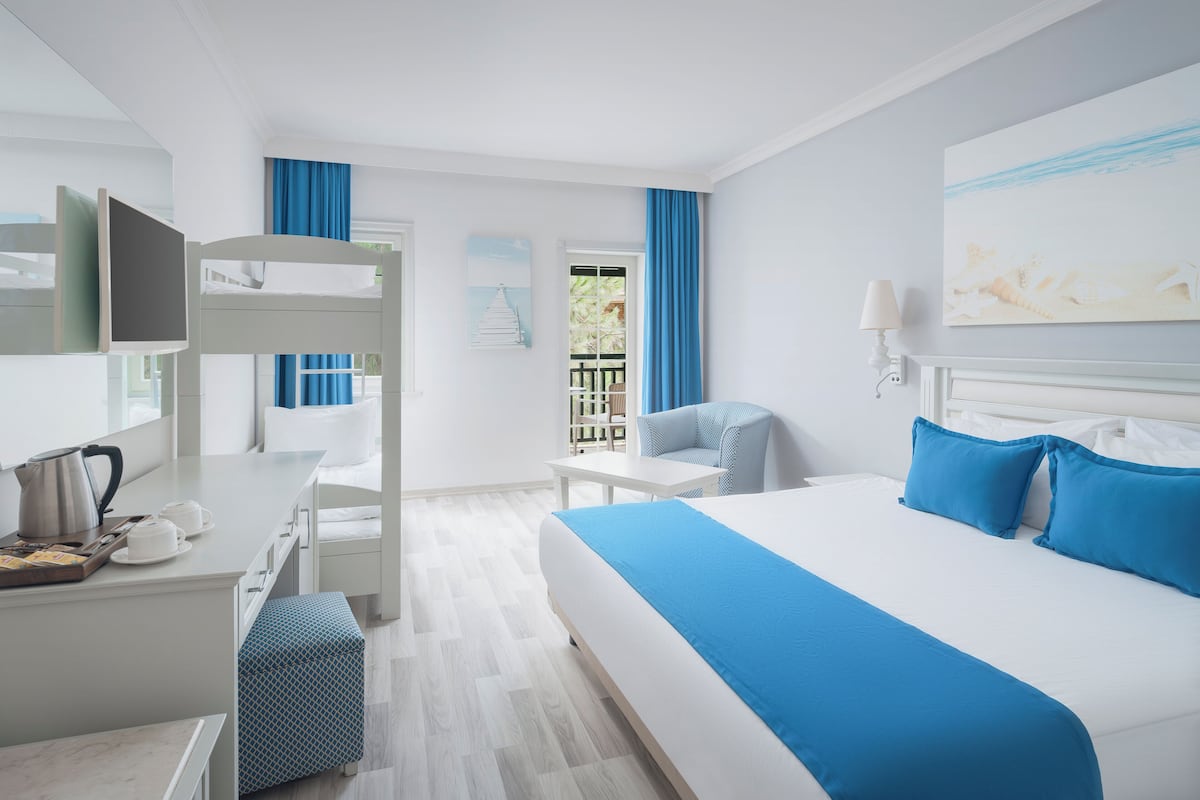 Premium bedding, minibar, in-room safe, soundproofing